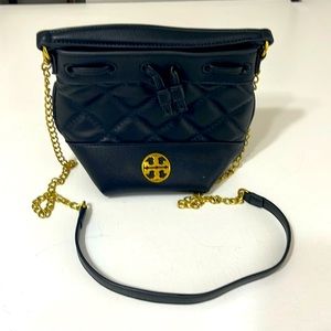 Knock off Tory Burch Small Soft Fleming Bucket Bag